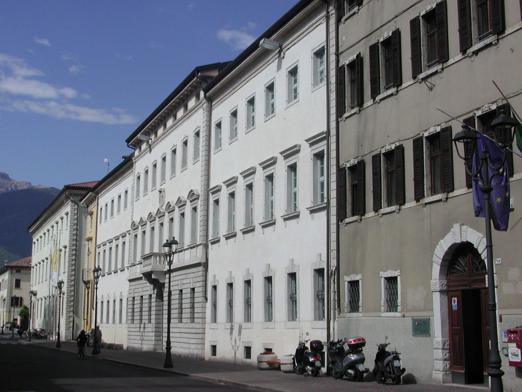 Palazzo Alberti Poja