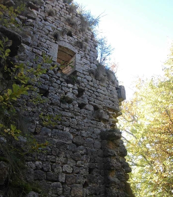 Ronzo Chienis | 4. Ruderi di Castel Castil