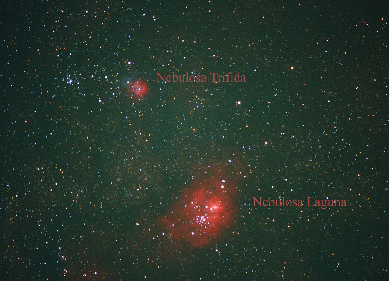 Le nebulose Laguna e Trifida si trovano nella costellazione del Sagittario, visibile nelle notti estive bassa sull'orizzonte sud. Se il cielo è buio, la Laguna è visibile anche a occhio nudo. Con un binocolo si possono apprezzare anche le stelle al suo interno. Le immagini sono scattate dall'Osservatorio Astronomico Monte Zugna, utilizzando un teleobiettivo con 400mm di focale, f./2.8, su pellicola Kodak E200, posa 10'. (testo e foto P.Ochner)