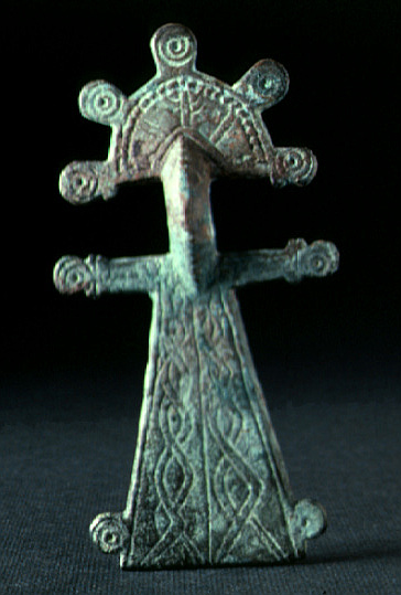 Fibula di bronzo di età longobarda da Enguiso